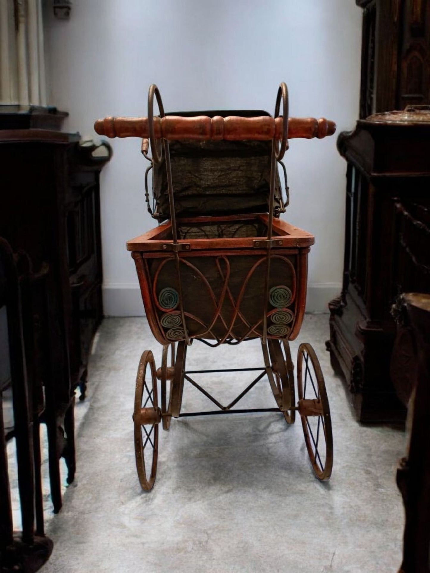 Carucior Vintage de Papusi din Rachita, anii '30