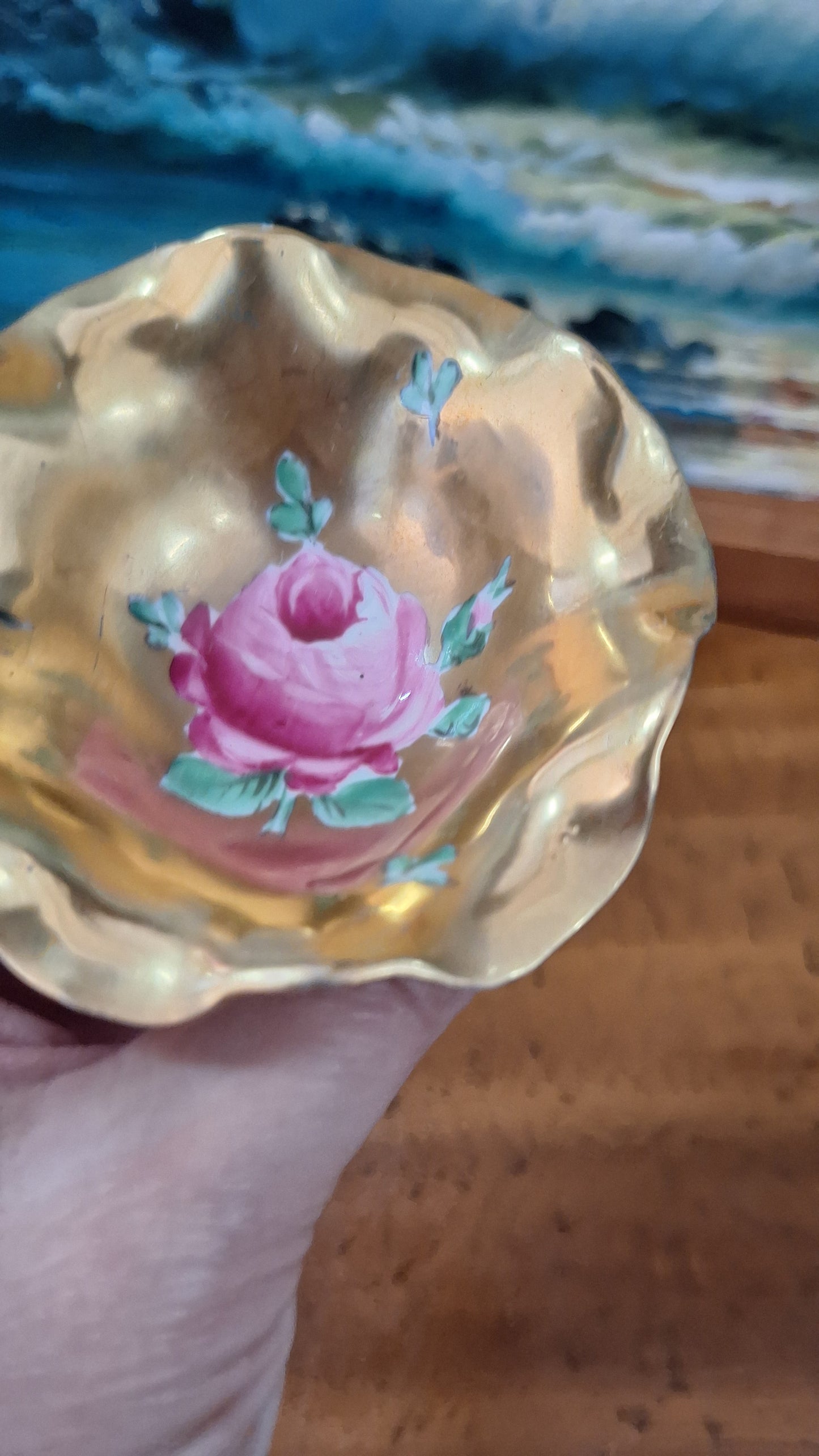 Bol mic italian Capodimonte, portelan lucrat manual, floare roz si detalii aurii