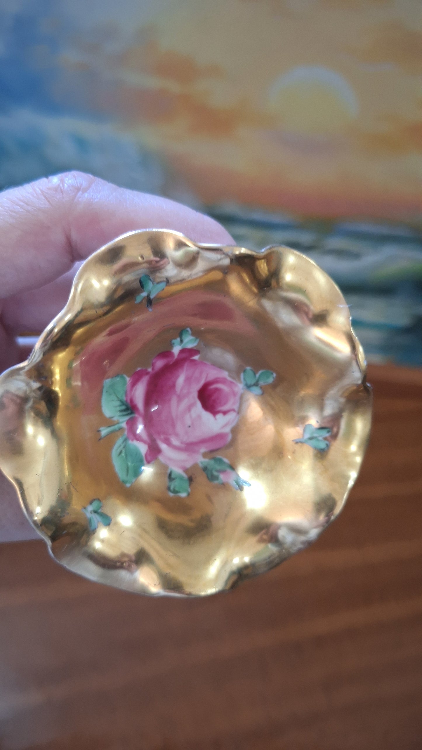 Bol mic italian Capodimonte, portelan lucrat manual, floare roz si detalii aurii
